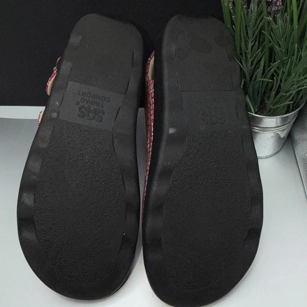 SAS Relaxed Rainbow Sandals Womens 7 Red Leather Open Toe Casual Slingback Strap